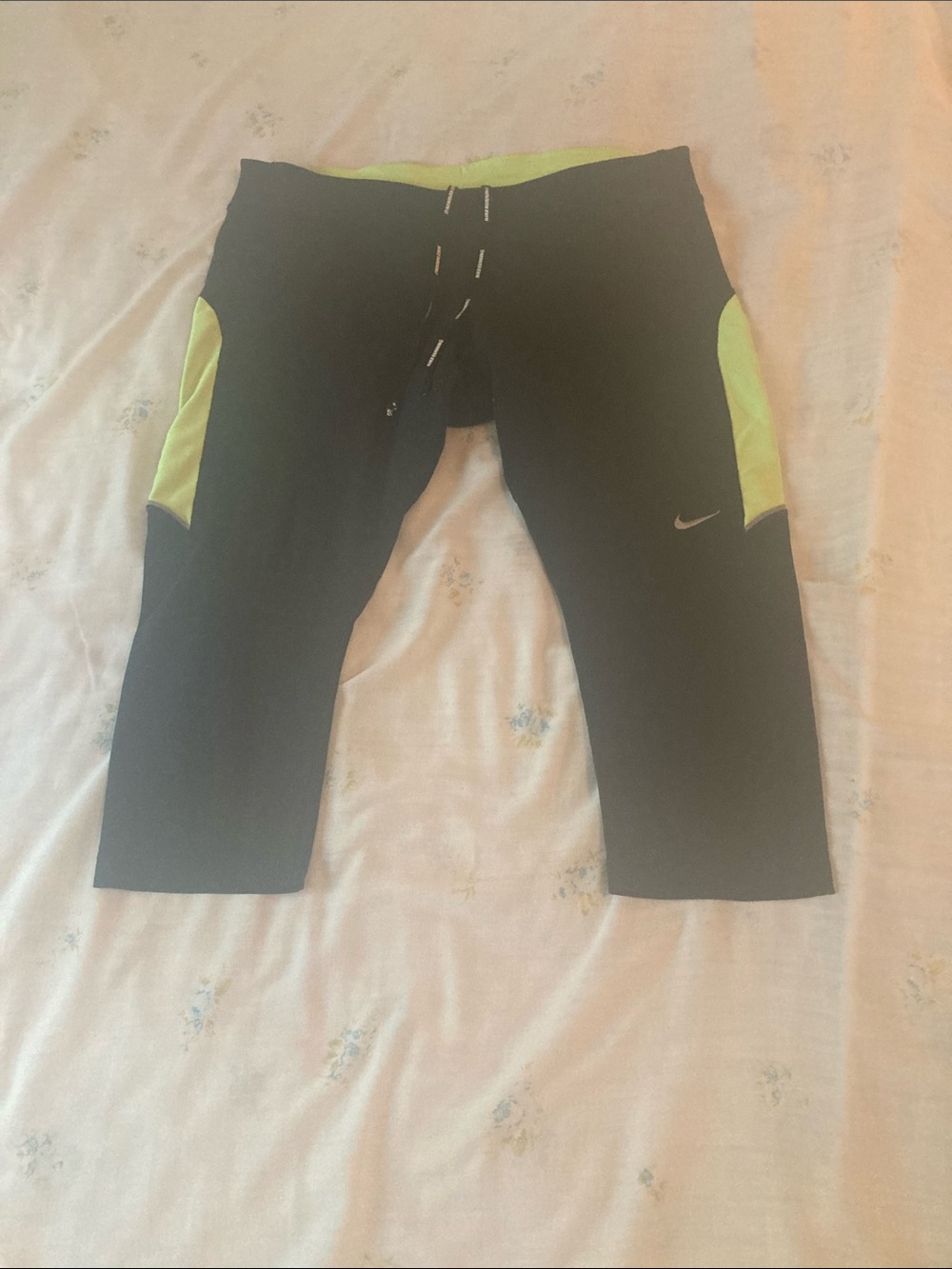 Nike womens Capri workout bottoms